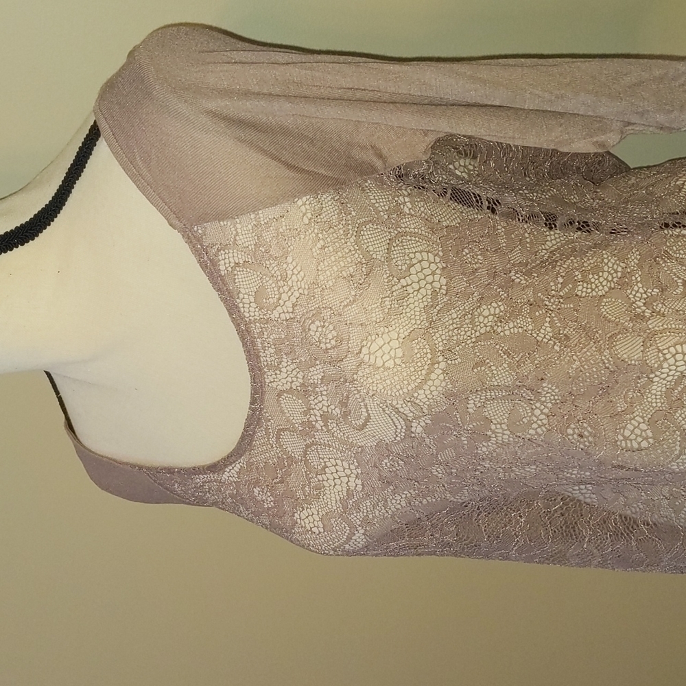 Victoria's SECRET 3/4th sleeve top - Picture 4 of 5